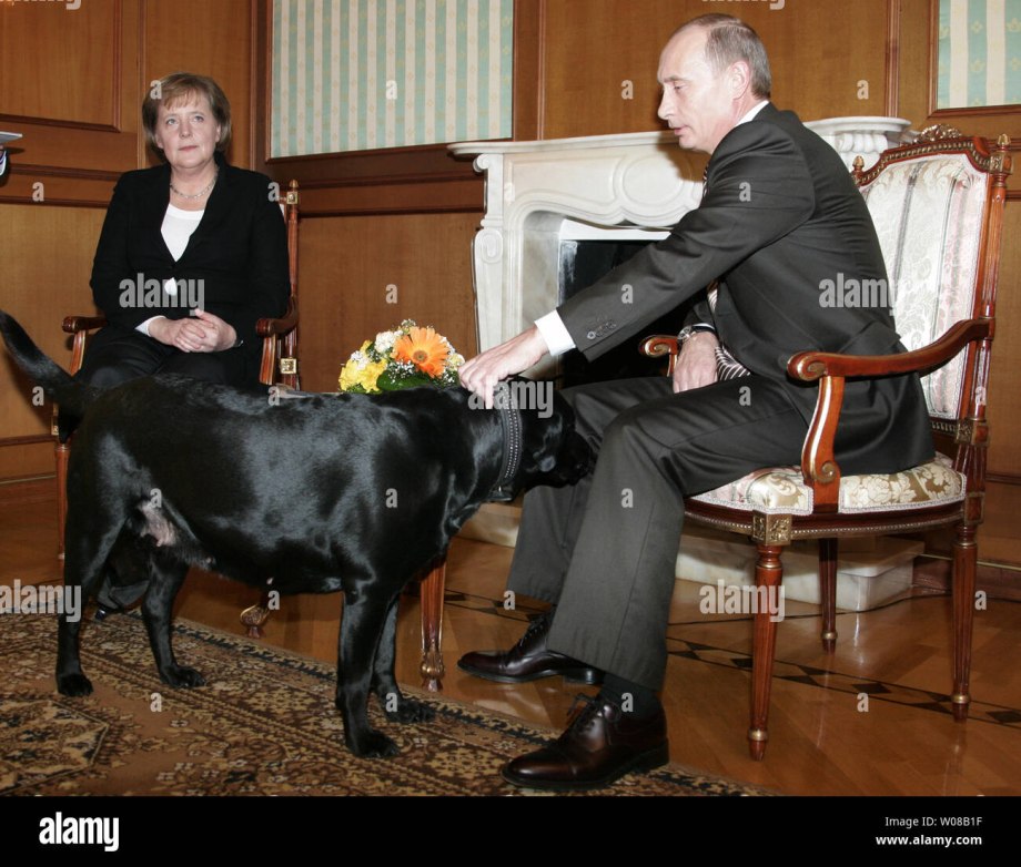 Меркель и собака Путина