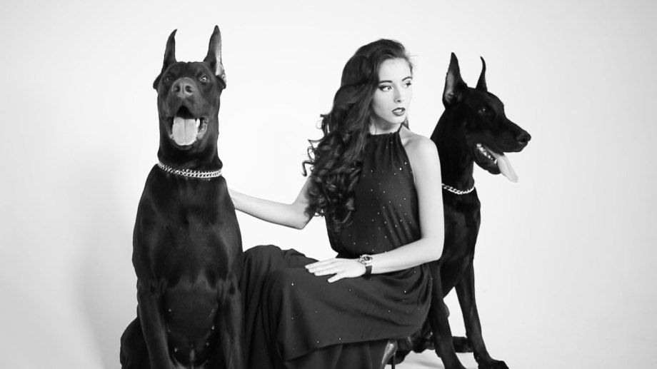 Mario Testino Доберман