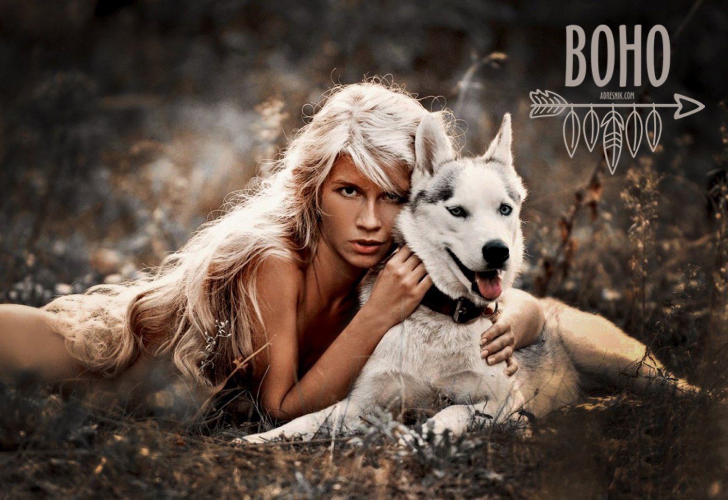Girl two dog. Фотосессия с собакой. Блондинка и волк. Девушка с собакой фотосессия. Девушка с волком.