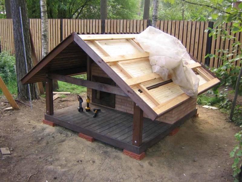 Конура из подручных средств