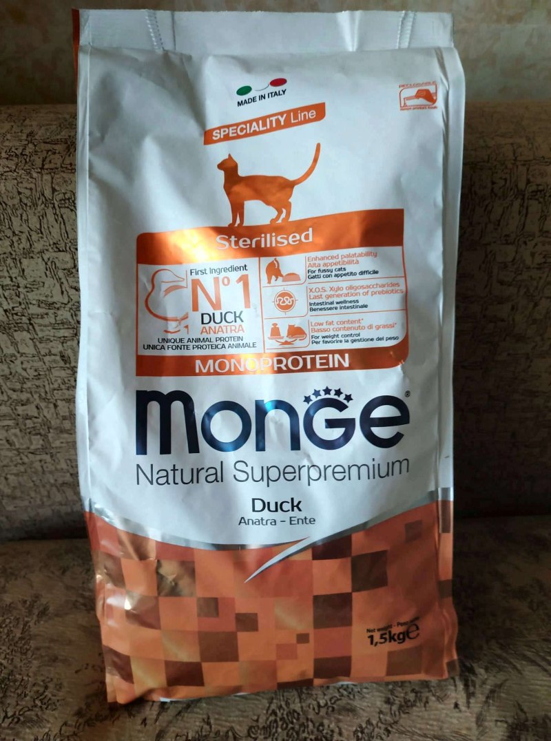 Корм для стерилизованных кошек Monge natural Superpremium Monoprotein с уткой 1.5 кг