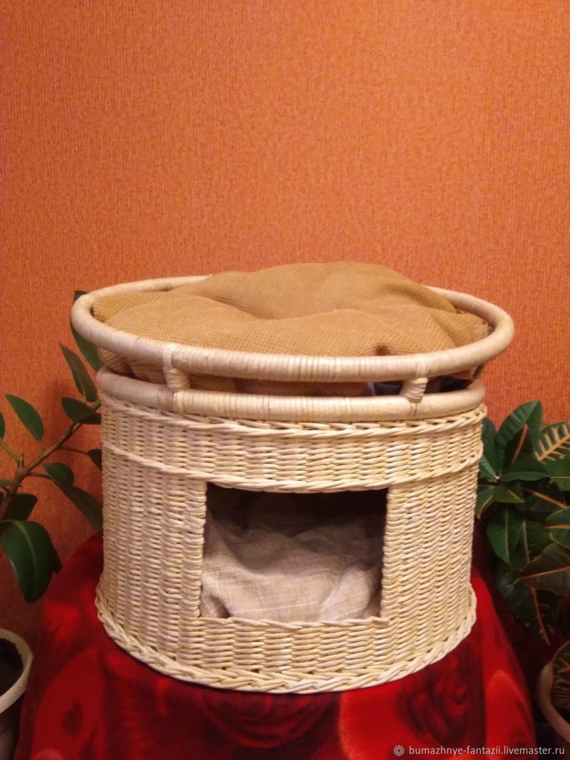 Дом для кошки из ведра