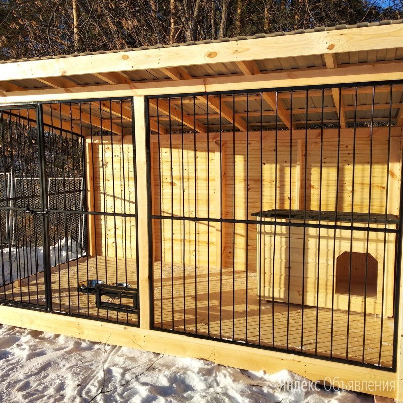 Деревянная клетка для собаки