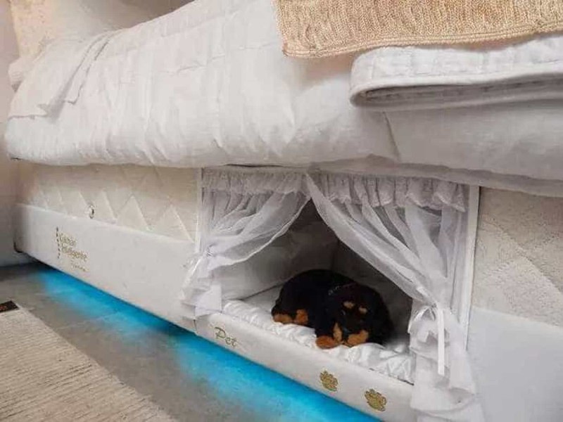 Лежанка Pet House Pet Bed