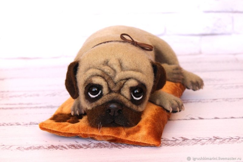 Felting брошка Мопс
