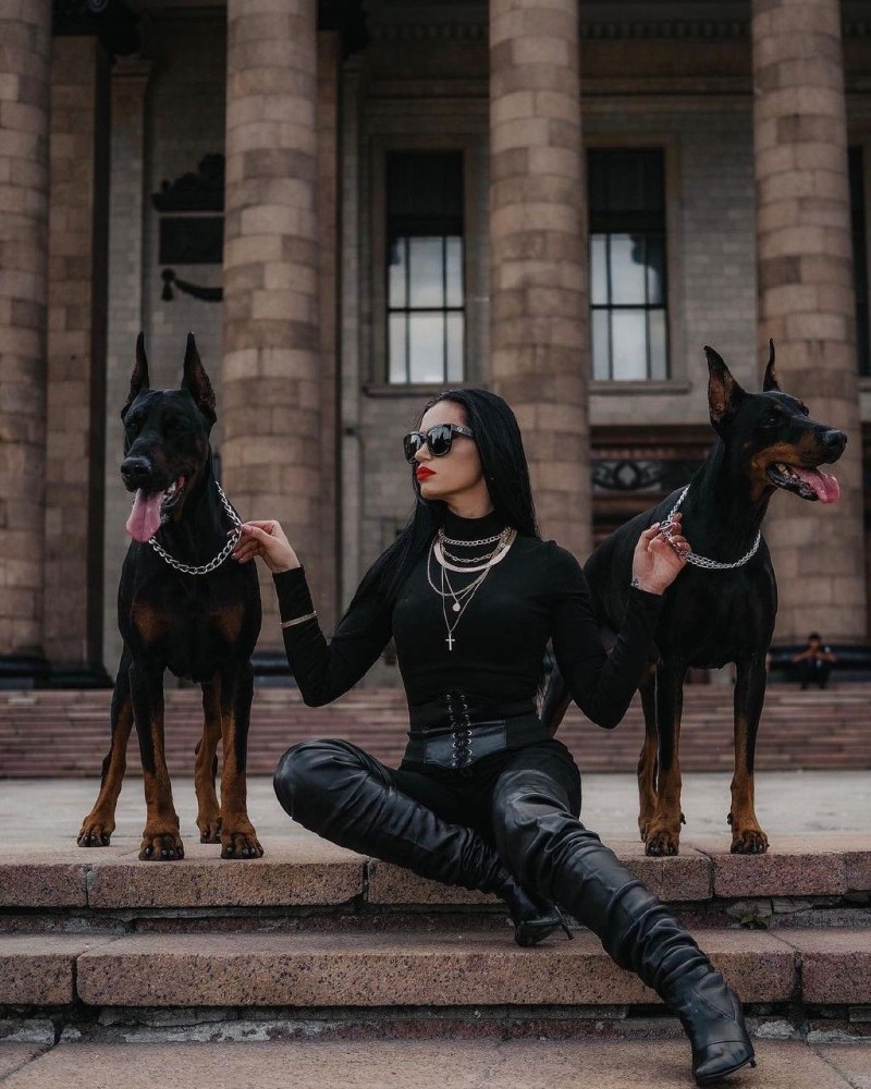 Ирина Шейк фотосессия с доберманом
