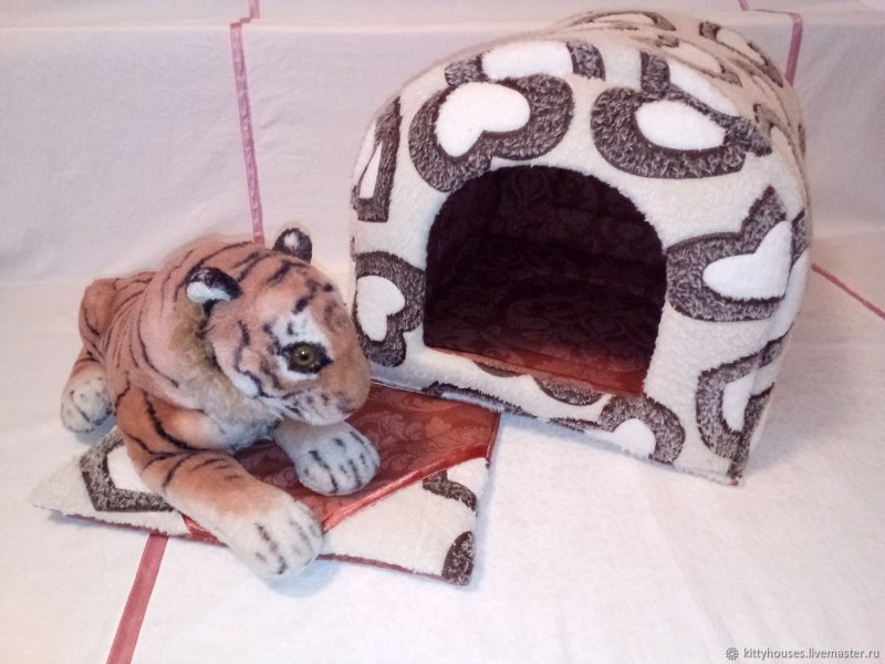 Кошачий домик из ткани