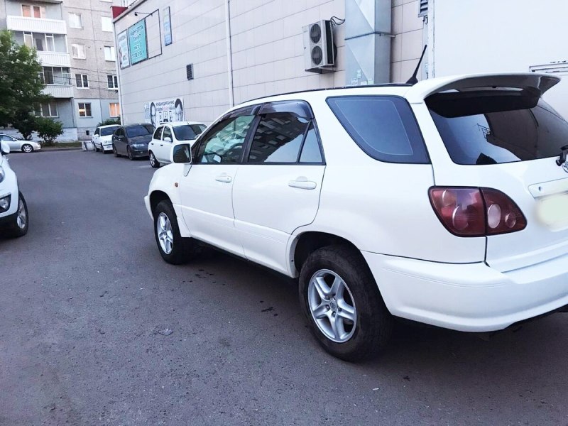 Тойота Харриер 2000 белый